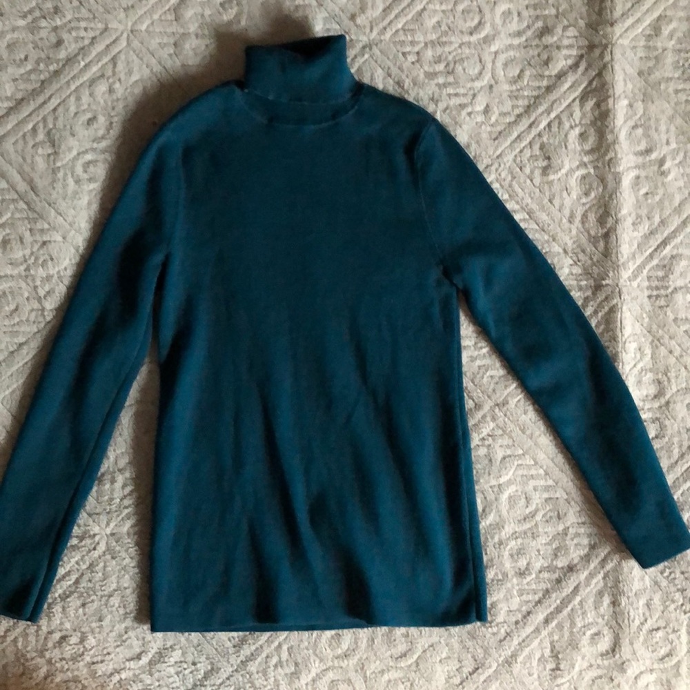 Turtle neck shirt